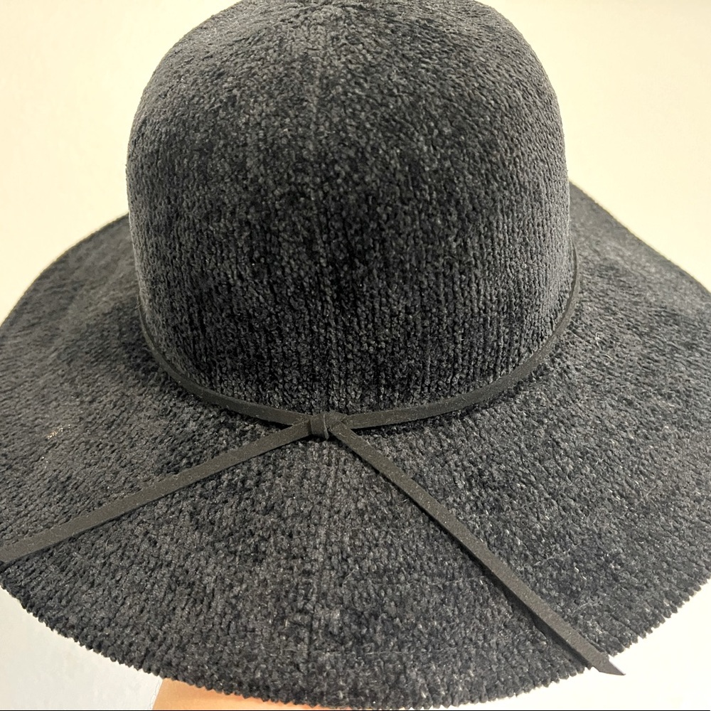 EUC Super cute hat perfect for fall or winter